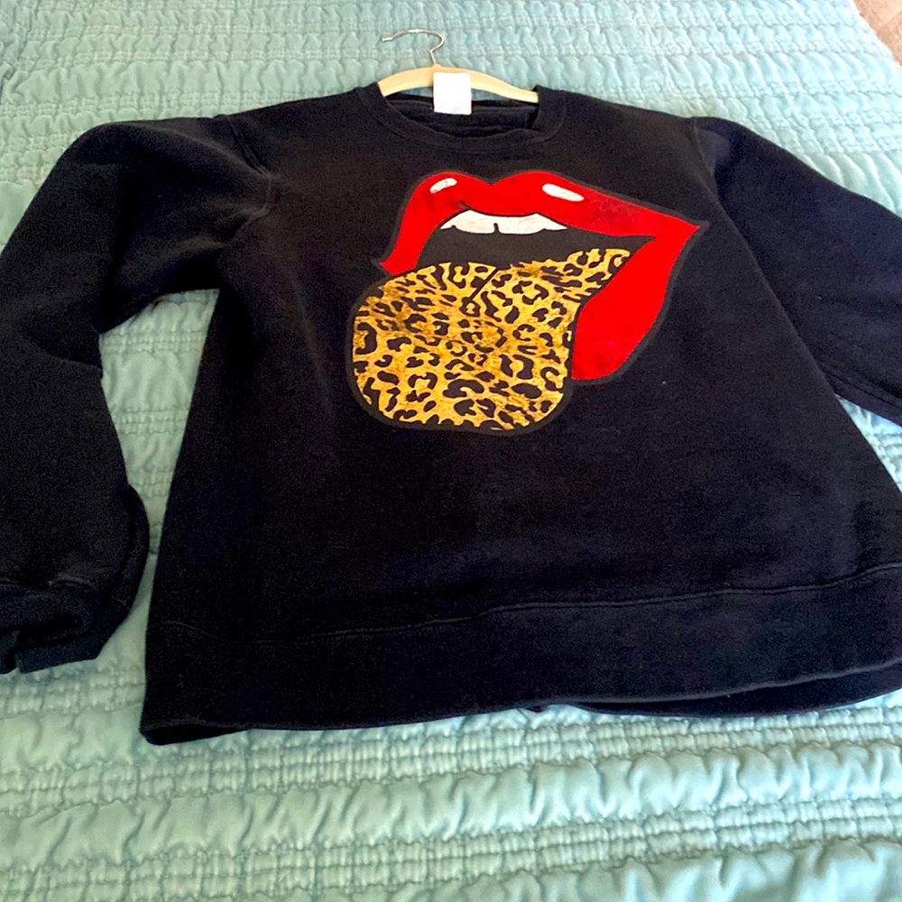 Black sweatshirt Rolling Stones themed